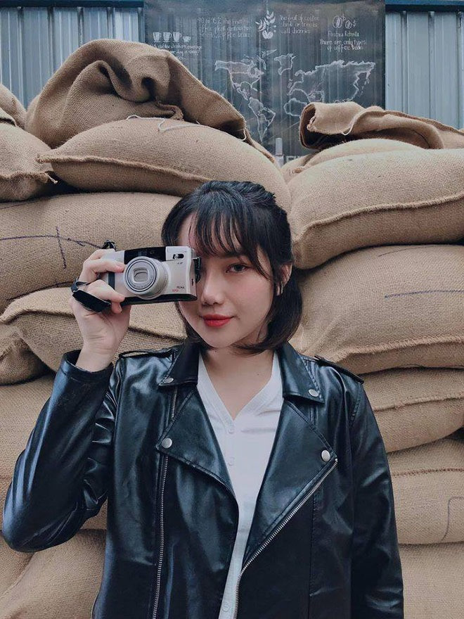 Chia sẻ về quá trình giảm cân, Kim Long cho biết: "Ban đầu mình giảm cân sai cách khi lao đầu vào nhịn ăn, làm việc và học tập lao lực đến nỗi ốm và xỉu luôm. Sau đó mình ăn uống lại bình thường nhưng vẫn ốm nhách, không có mông có ngực gì hết. Một năm sau, mình mới tìm hiểu về gym và có tập cùng huấn luyện viên để có được vóc dáng như bây giờ".