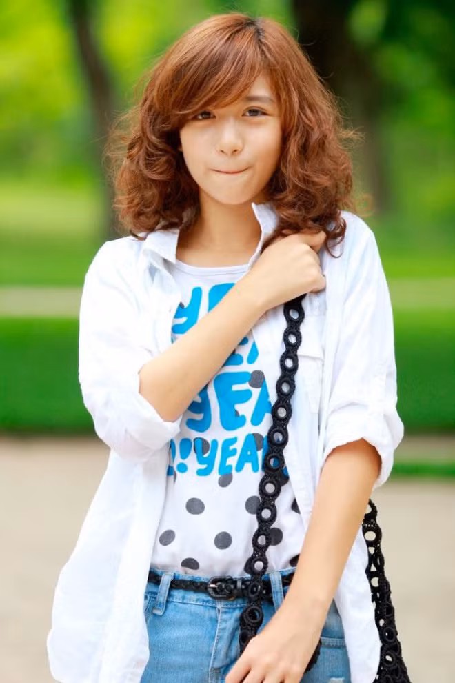 Danh sách gái xinh bất ngờ lấy chồng hoặc sinh con ở độ tuổi đôi mươi phải kể đến Thảo Hương. sinh năm 1998.