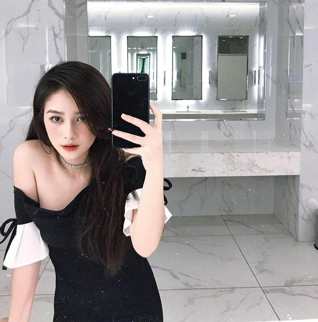 Nữ sinh 18 tuổi cho biết việc nổi tiếng trên mạng xã hội khiến cô có những lợi thế nhất định trong công việc.