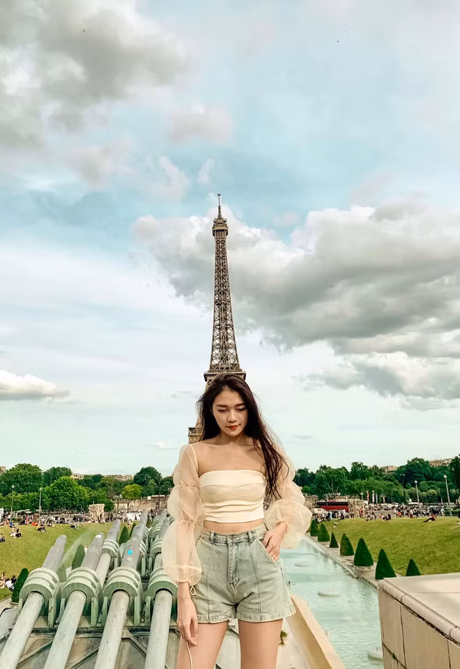 Cô nàng từng là một nữ idol gây bão trong cộng đồng CCTalk năm 2014-2015. Cùng với những gương mặt khác như Ngân Sát thủ, Như Hexi, Vy Timy,... Thu Thảo chiếm trọn tình cảm của khán giả nhờ tài năng và sự gần gũi của mình.