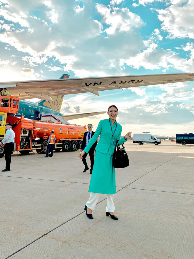 Dương Thu Thảo – nữ tiếp viên hàng không xinh đẹp hiện đang là cái tên nổi rần rần trên MXH vì sở hữu một ngoại hình nổi bật, ấn tượng.