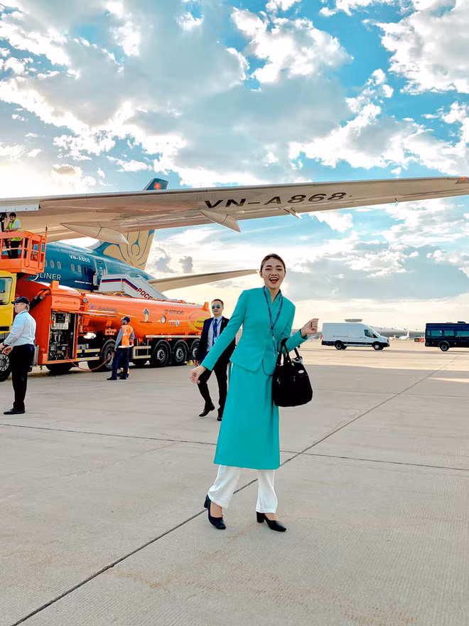 Nu tiep vien hang khong co nu cuoi toa nang va profile “cuc xin