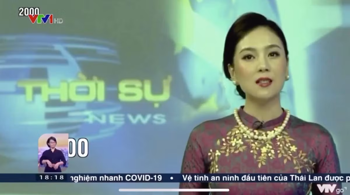 Không chỉ đầu tư về mặt hình ảnh, Mai Ngọc còn thể hiện sự thay đổi của logo chương trình, nhạc hiệu và lời dẫn của MC qua hành trình dài 50 năm.