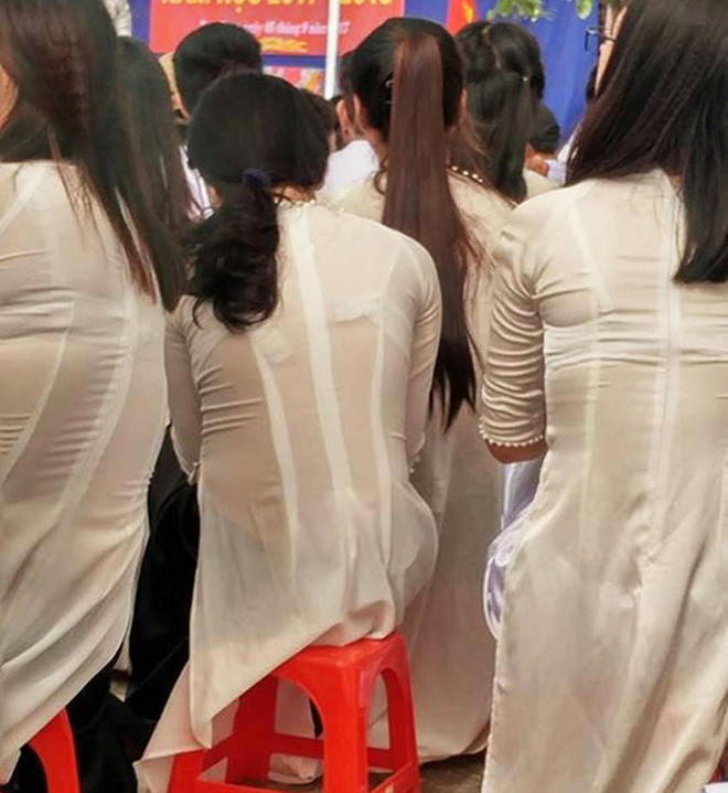 Chưa cần đến các quy định thì không gian, môi trường nào cũng sẽ có những nguyên tắc cơ bản cho mỗi người về cách ứng xử, ăn mặc. Mời quý độc giả đón xem thêm video: Nóng mắt cảnh thiếu nữ Việt ăn mặc phản cảm - Nguồn: KÊNH VTC1