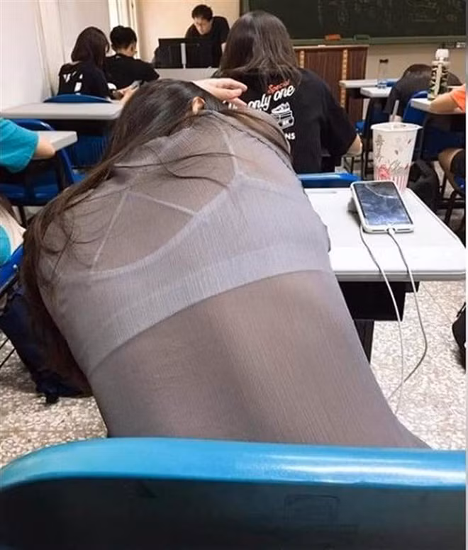 Tránh việc ăn mặc quá hở hang dẫn đến việc sự phản cảm rồi nhận về chỉ trích.