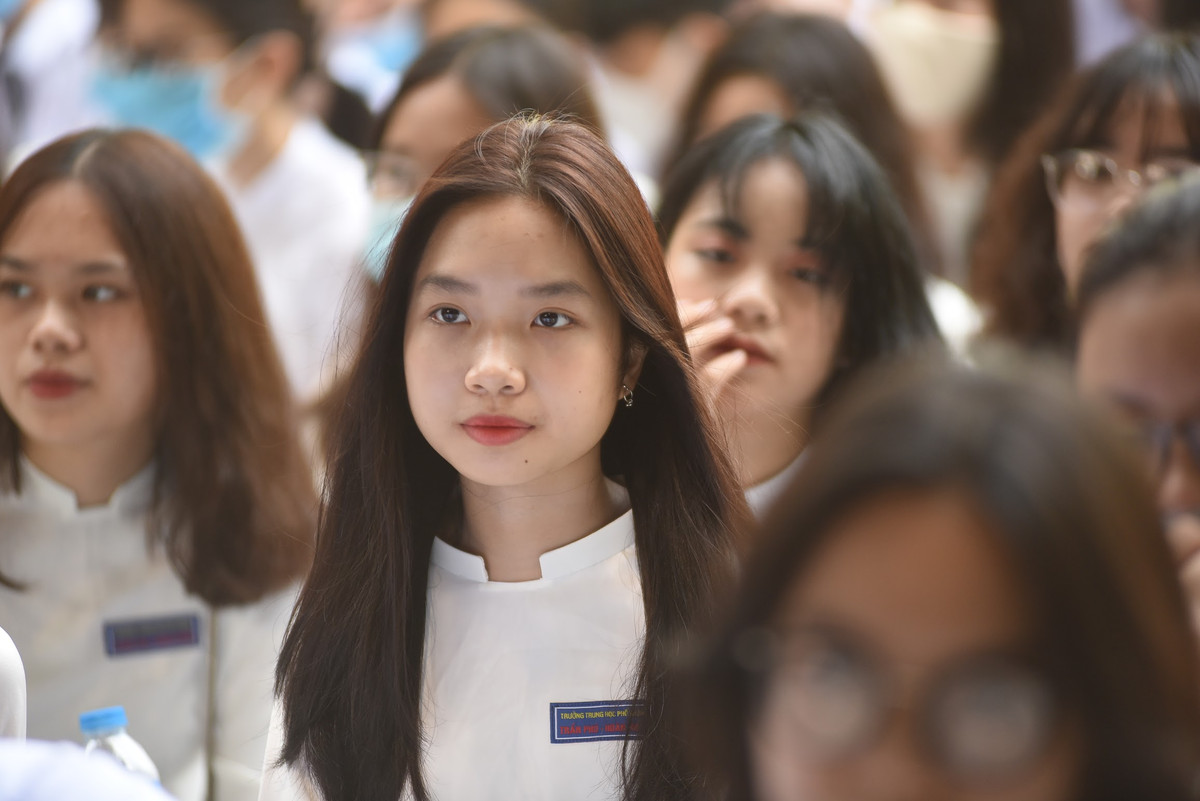 Thời học sinh diện áo dài trắng là khoảnh khắc "gây thương nhớ" cho biết bao người.