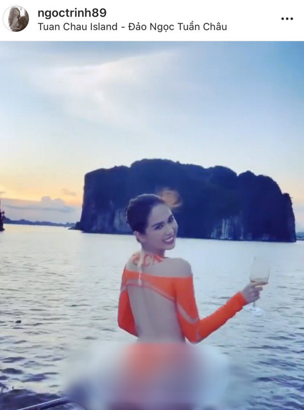 Có thể nói đây là một trong những chuyến đi chơi ồn ào nhất của nữ hoàng nội y và Vũ Khắc Tiệp, cô nàng không ngần ngại khoe cơ thể và đăng tải lên trang cá nhân.
