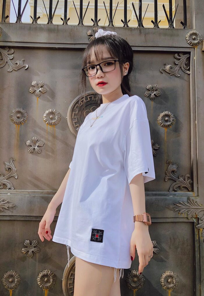 Bên cạnh việc sở hữu ngoại hình cuốn hút thì cô nàng còn có “đôi mắt biết nói” khiến nhiều chàng trai xao xuyến.