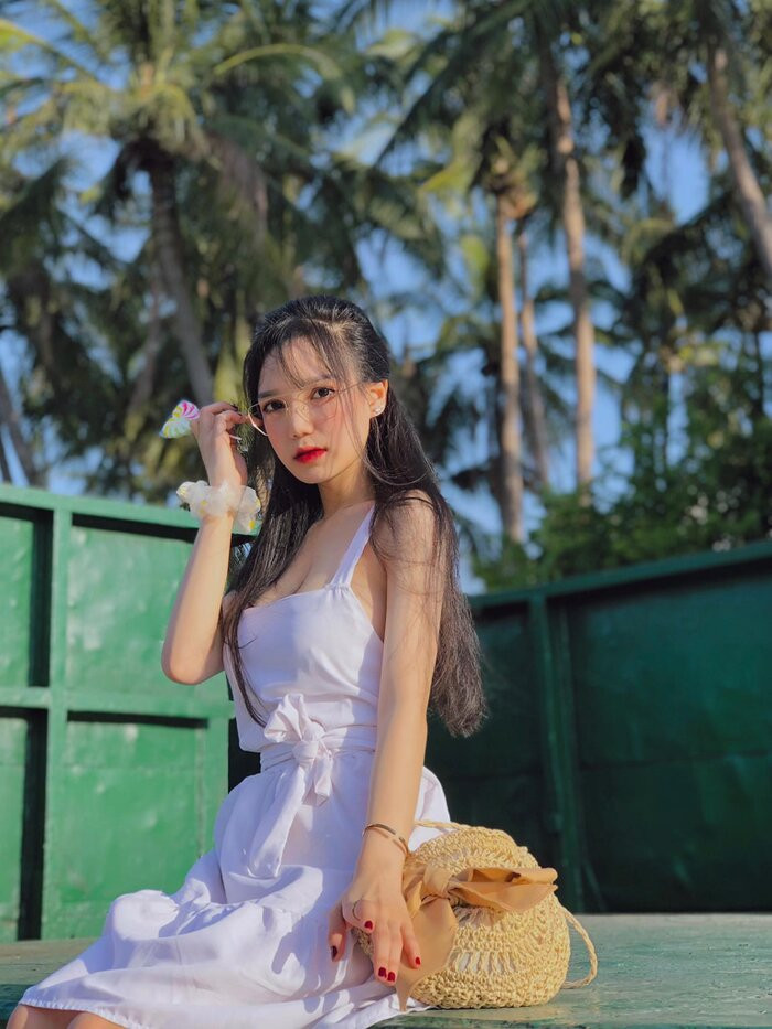 Nữ sinh khiến cộng đồng mạng “chao đảo” bởi vẻ đẹp dịu dàng, nữ tính chẳng hề kém cạnh các hot girl xứ Hàn.