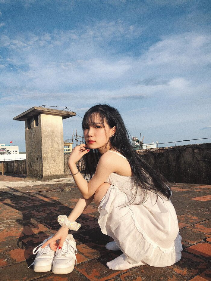 Bất ngờ "nổi như cồn" trên mạng xã hội, nữ sinh 9x cho biết, cô cảm thấy rất vui vì được nhiều người quan tâm.