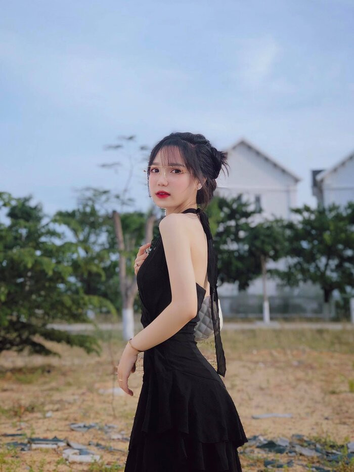 Nữ sinh ĐH Quy Nhơn khiến nhiều chàng trai xao xuyến ngay từ cái nhìn đầu tiên. Mời quý độc giả đón xem thêm video: Nữ sinh Nghệ An nói nhiều thứ tiếng - Nguồn: KÊNH VTC1