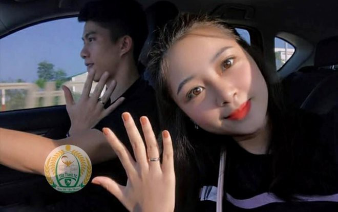 Cô bé Dâu Tây ngoan ngoãn ngủ trong vòng tay của bố hay ảnh Phan Văn Đức tất bật chăm sóc con gái... luôn "ghi điểm" trong lòng người hâm mộ.