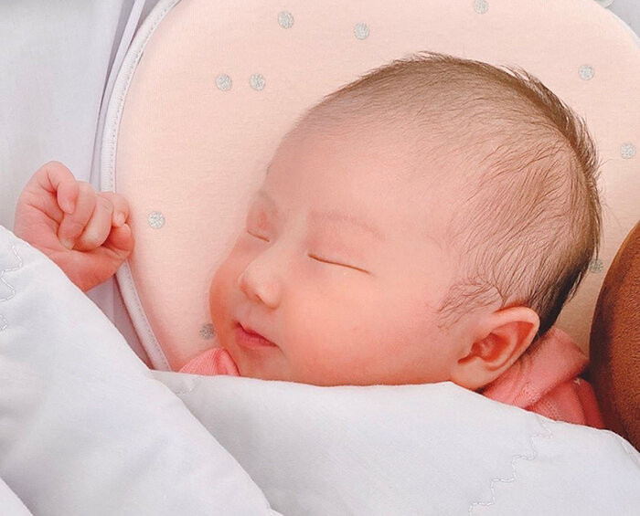 Đáp lại lời đồng đội, Phan Văn Đức viết: "Quên sao được, nhưng Cọt giờ là của Dâu Tây rồi". Câu trả lời "phũ phàng" này nhận được khá nhiều lượt thích thú từ cộng đồng mạng. Có lẽ ngoài Phan Văn Đức, không ai xứng đáng hơn để đứng vào hàng ngũ "những ông bố nghiện con".