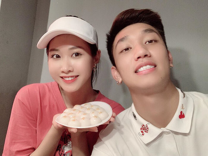 Trước đó, cầu thủ điển trai này đã từng có mối tình đẹp với Ngọc Ánh. Khi chàng là một cầu thủ tài năng, còn nàng là hot girl xinh đẹp, từng là thí sinh của cuộc thi Hoa hậu Việt Nam năm 2019.