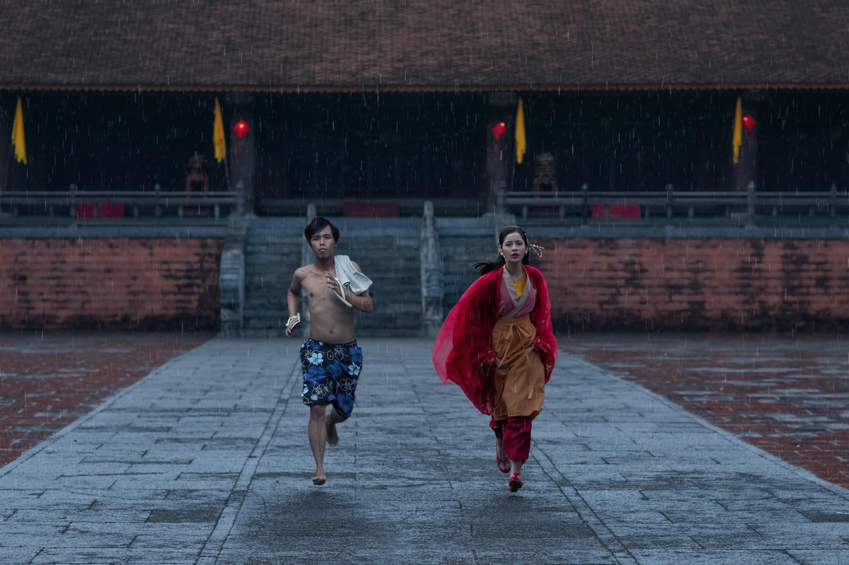 Nữ ca sĩ Chi Pu cũng trở thành đề tài chế ảnh của Huy Quần Hoa.