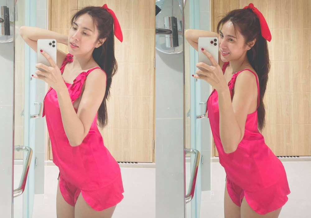 Cuộc sống đằng sau sân khấu và sân cỏ của cặp vợ chồng Thủy Tiên - Công Vinh luôn là đề tài được cộng đồng mạng quan tâm. Mới đây, Thủy Tiên gây chú ý khi đăng tải loạt ảnh mặt mộc xinh đẹp, tạo dáng trước gương với đồ ngủ màu hồng, trông vừa trẻ trung vừa gợi cảm. Nữ ca sĩ hào hứng viết: “Chỉ là muốn khoe bộ đồ màu hồng mới mua đẹp quá thôi nè”.