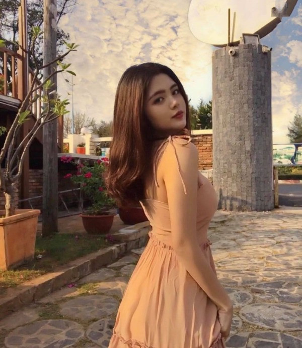 Có lợi thế về ngoại hình nhưng Hoàng Anh chia sẻ rằng, cô sẽ không theo đuổi con nghệ thuật. Mời quý độc giả đón xem thêm video: Nhan sắc của hot girl dân tộc Tày nổi tiếng trên sóng truyền hình - Nguồn: VTC NEWS