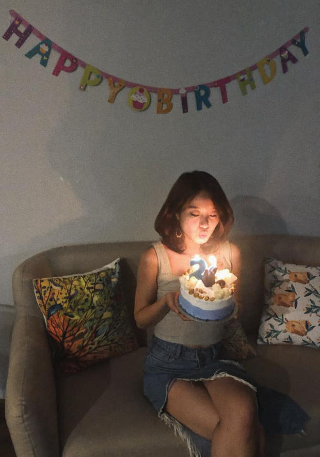 Có thể thấy, dù đã trải qua 2 lần sinh nở song cô nàng vẫn khiến hội chị em xuýt xoa ngưỡng mộ bởi vẻ ngoài quyến rũ, xinh đẹp.