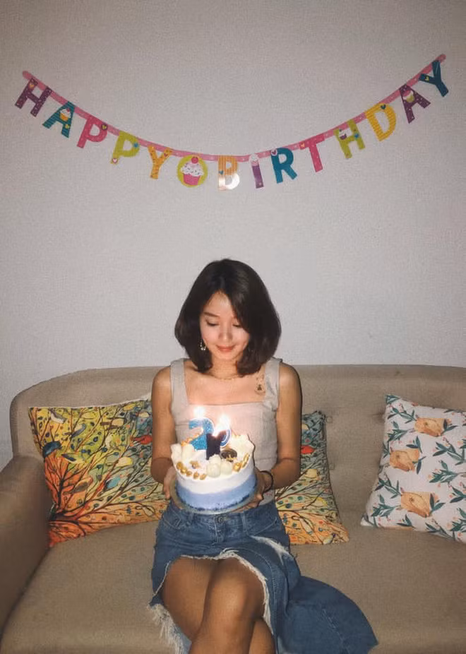 Năm nay dù tuổi đã đến đầu 3, nhưng về độ xinh đẹp, quyến rũ, Mi Vân trông chẳng khác nào gái đôi mươi.