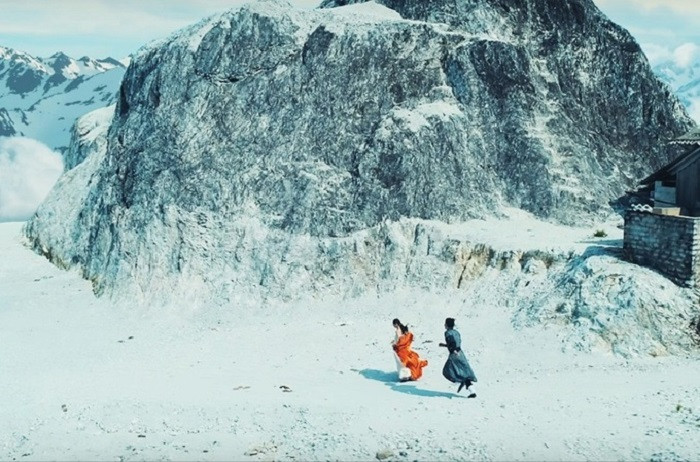 Đứng ở trên đỉnh đèo bạn có thể thu vào tầm mắt mình toàn bộ thung lũng ở phía dưới, hít hà không khí trong lành và có cho mình những tấm hình lung linh để sống ảo.