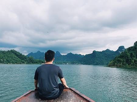 Thung Nai với hồ nước trên núi, những khối núi nhỏ nổi lên trên mặt nước tạo nên một bức tranh độc đáo của tự nhiên.