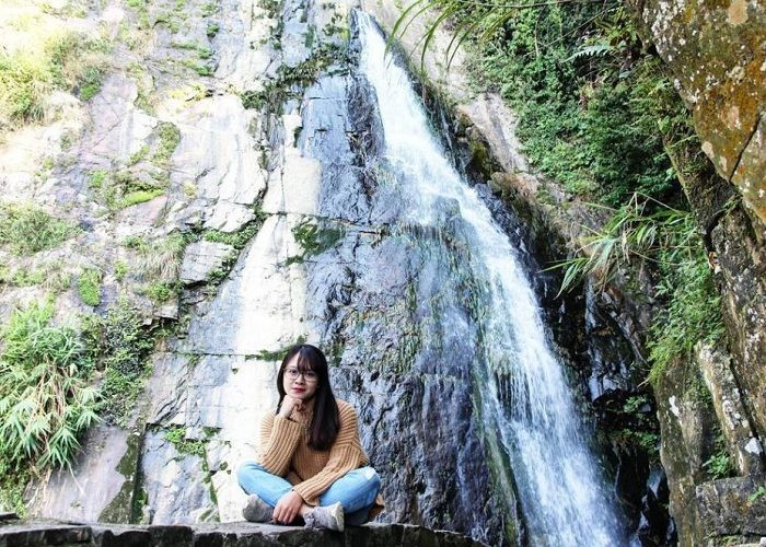 Thác Thăng Thiên nằm trong khu du lịch sinh thái với diện tích 350 ha chỉ cách Hà Nội hơn 50km