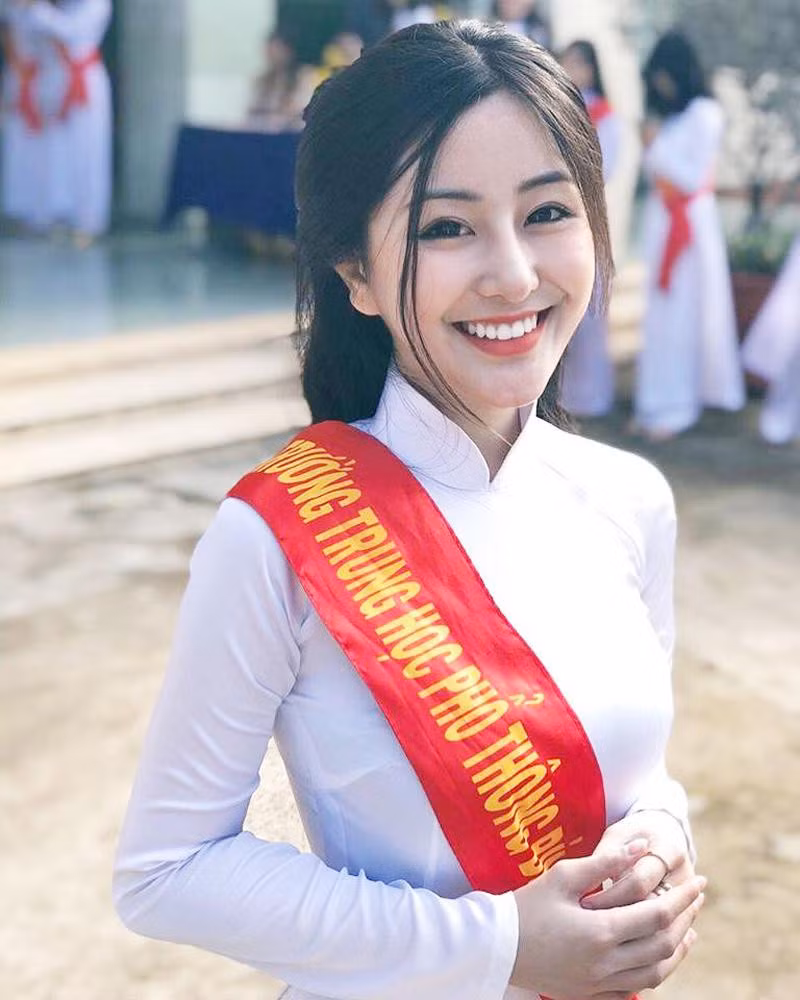 Đặc biệt, sống mũi cao và thẳng của Ngọc Trân còn từng được nhận xét đẹp hơn "phẫu thuật thẩm mỹ".