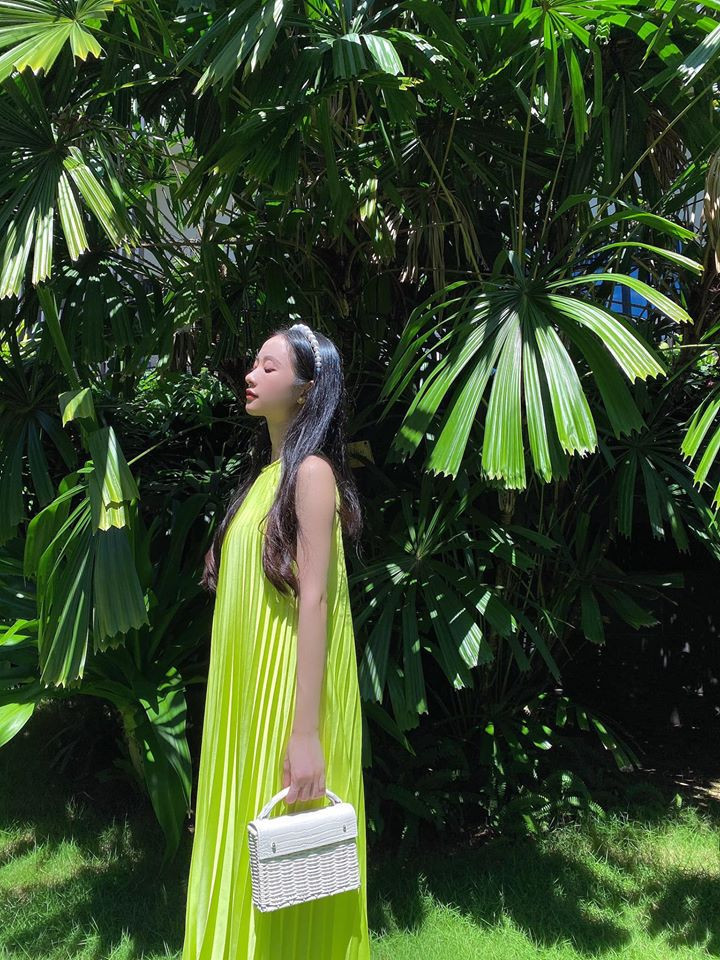 Dưới ống kính của Khoa, Jun khi thì dịu dàng, nữ tính, lúc thì cá tính, góc cạnh.