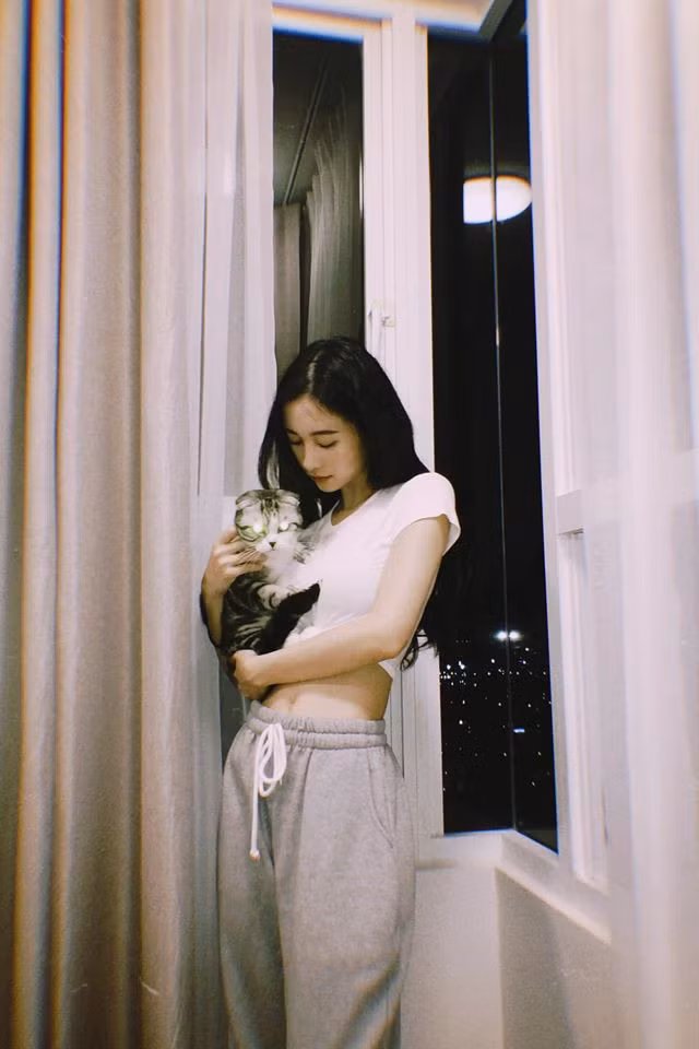 Nhan sắc "vạn người mê" của Jun Vũ quả không hổ danh với tên gọi “nàng thơ thế hệ mới”, nữ thần showbiz Việt…mà nhiều người đặt cho cô nàng.