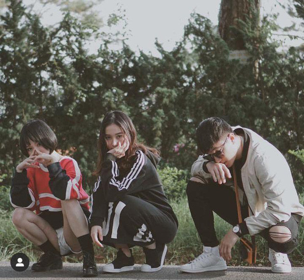 Ngoài niềm đam mê chụp ảnh, cả hai còn có sở thích du lịch khắp nơi cùng hội bạn.