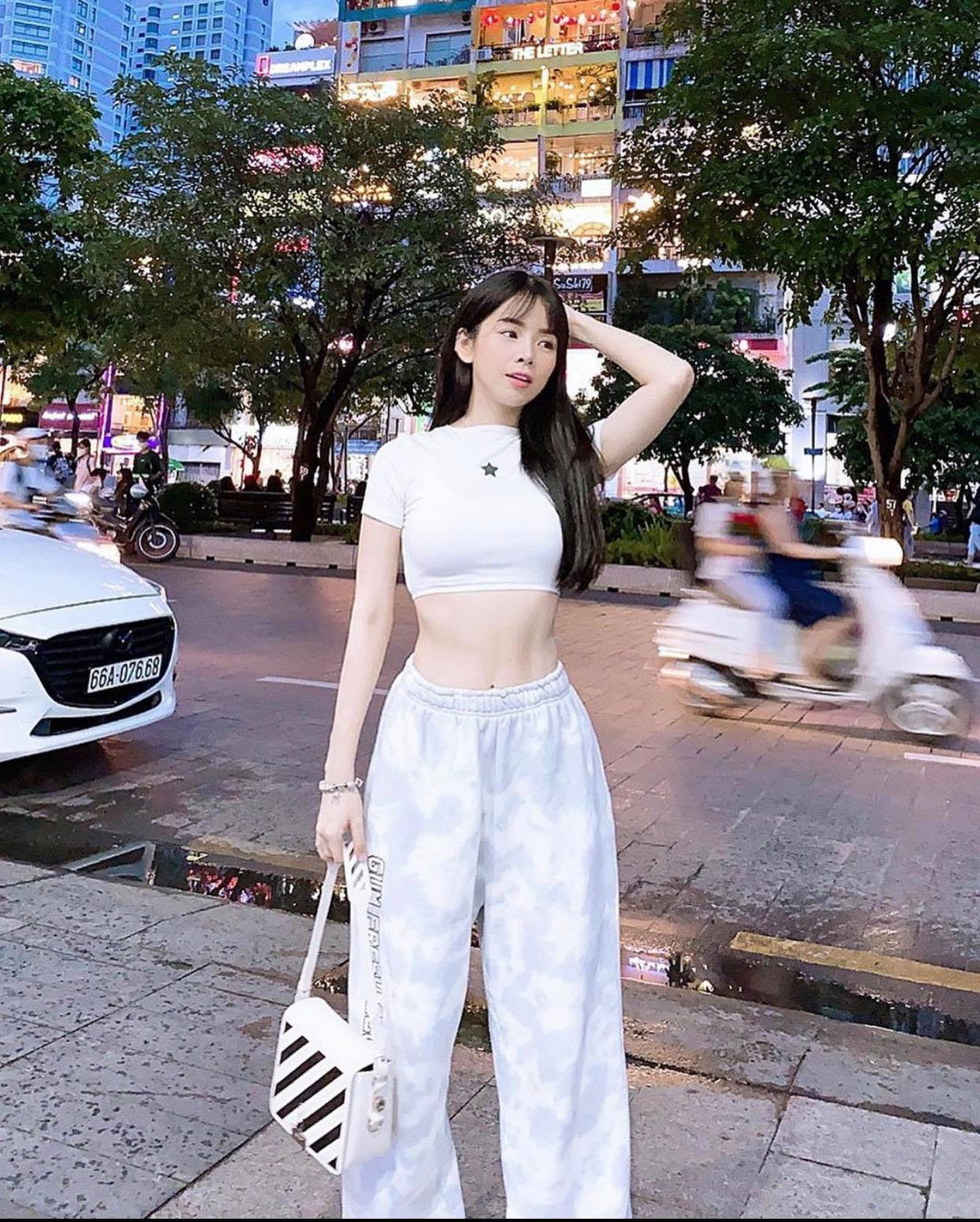 Mie từng là quán quân của cuộc thi "Miss DJ 2015" nhưng phải đến "The Remix 2017", tên tuổi của cô nàng mới được biết đến rộng rãi.