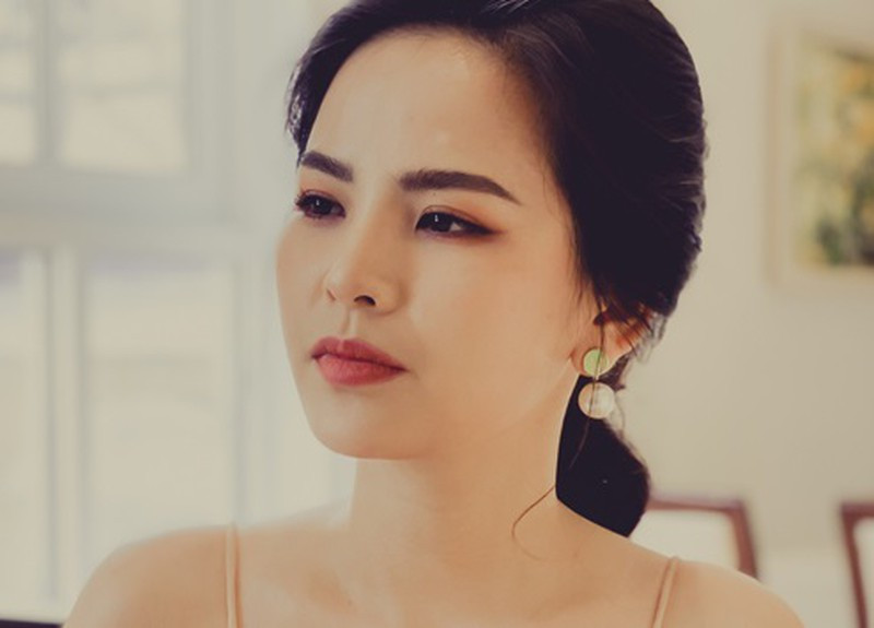 Đang trên đà phát triển của sự nghiệp, hot girl xứ Cảng bỗng dưng dính vào scandal tình ái gây xôn xao cách đây khoảng 1 năm.