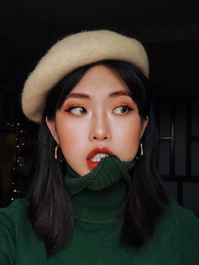 Nhờ có thân hình cân đối nên ngoài thời gian đi học ở trường, Minh Trà còn tập tành làm mẫu ảnh, make up và học hỏi những kĩ thuật cơ bản của một photographer.