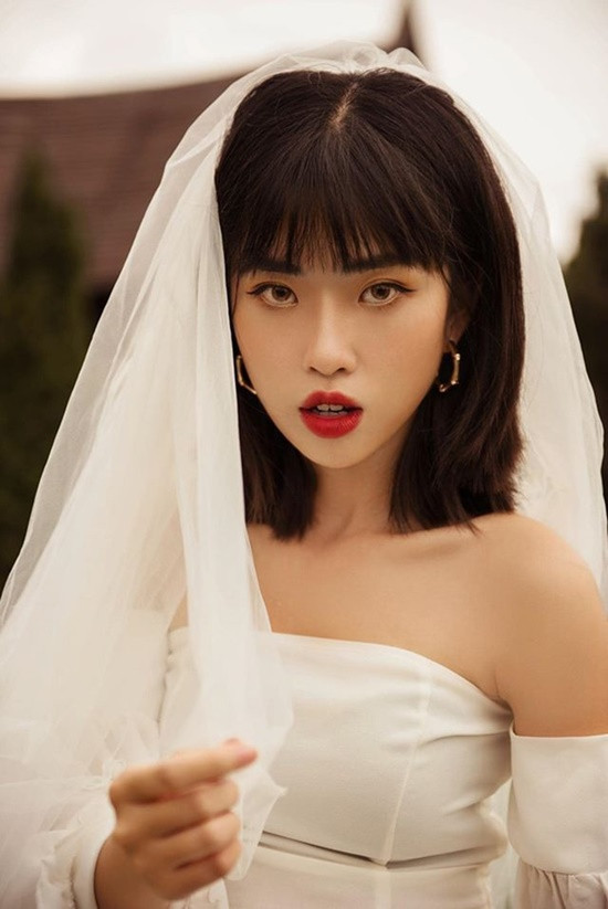 Gái xinh trường Kiến trúc được mọi người biết đến khi những bức ảnh của chính mình được lan truyền chóng mặt trên các trang mạng xã hội.