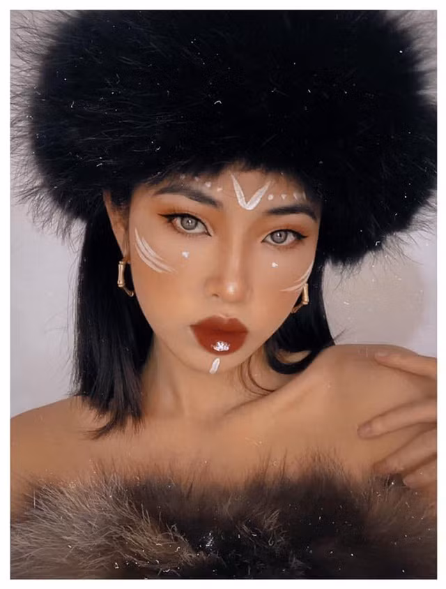 Minh Trà cho rằng cô là người khá dễ gần hoà đồng với bạn bè, luôn lắng nghe nhưng vẫn còn một chút tính tình hơi trẻ con. Mời quý độc giả đón xem thêm video: Nữ sinh nói 7 thứ tiếng ngại nổi tiếng - Nguồn: KÊNH VTC1