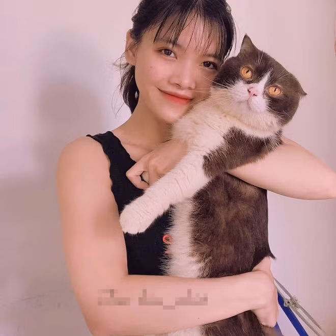 Từ một người không biết “calo” là gì, cô đã có kiến thức ổn định về dinh dưỡng cũng như cách tập đúng kỹ thuật. Kiên trì tập luyện và ăn uống đúng chế độ một thời gian, cân nặng của Kim Nhiệt giảm đáng kể.