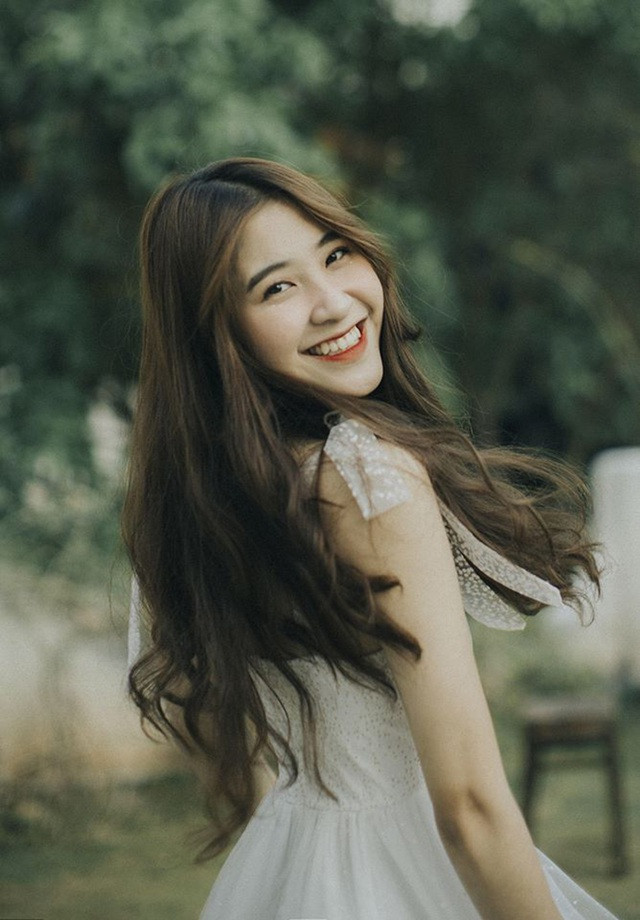 Sở hữu chiều cao 1m65, nặng 48kg và số đo lý tưởng 83-56-90, Ngân Thảo luôn tự tin vào ngoại hình của mình, thoải mái diện nhiều phong cách thời trang khác nhau.