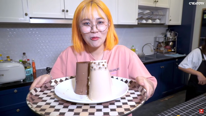 Dường như khá thích thú với những món ăn có độ dẻo nên cô nàng MisThy lần nữa hóa dẻo... trà sữa đem tặng cho đồng nghiệp.