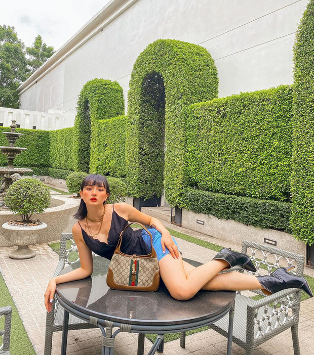 Gu thời trang của hot girl này được đánh giá rất sang trọng và lộng lẫy.