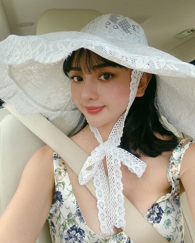 Hiện tại, sau màn "dao kéo" thành công, người đẹp khiến nhiều người trầm trồ với nhan sắc ngày càng xinh đẹp, sắc sảo.