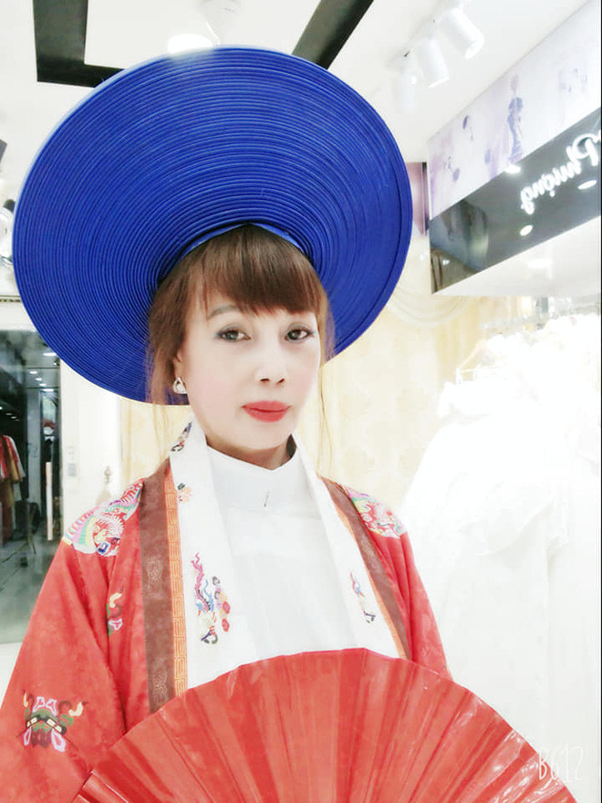 Ngoài những lời khen, không ít dân mạng lại cho rằng, chị đã chỉnh sửa ảnh quá đà để đánh bóng bản thân.