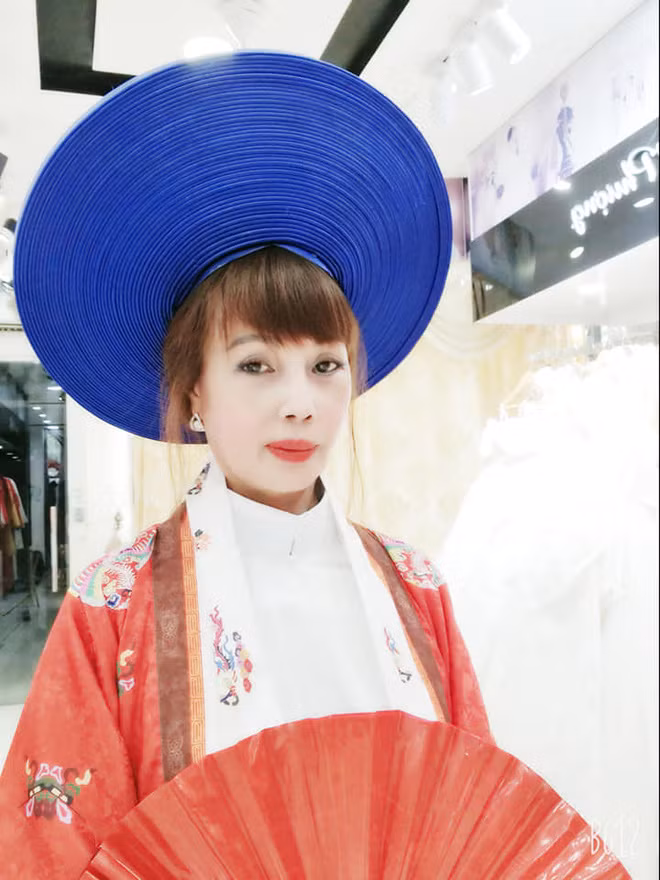 Ngoài những lời khen, không ít dân mạng lại cho rằng, chị đã chỉnh sửa ảnh quá đà để đánh bóng bản thân.