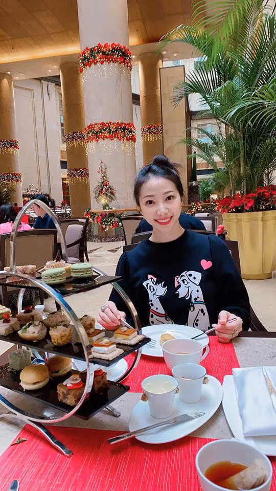 Thời gian mang thai đứa con đầu lòng, Cẩm Duyên được chồng yêu thương nhất mực.