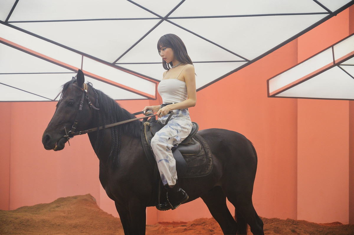 Thân hình của Min cực thon gọn, cuốn hút.