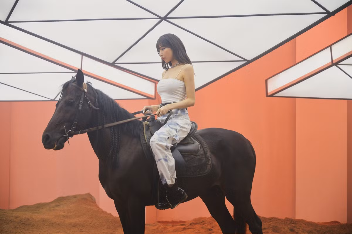 Thân hình của Min cực thon gọn, cuốn hút.