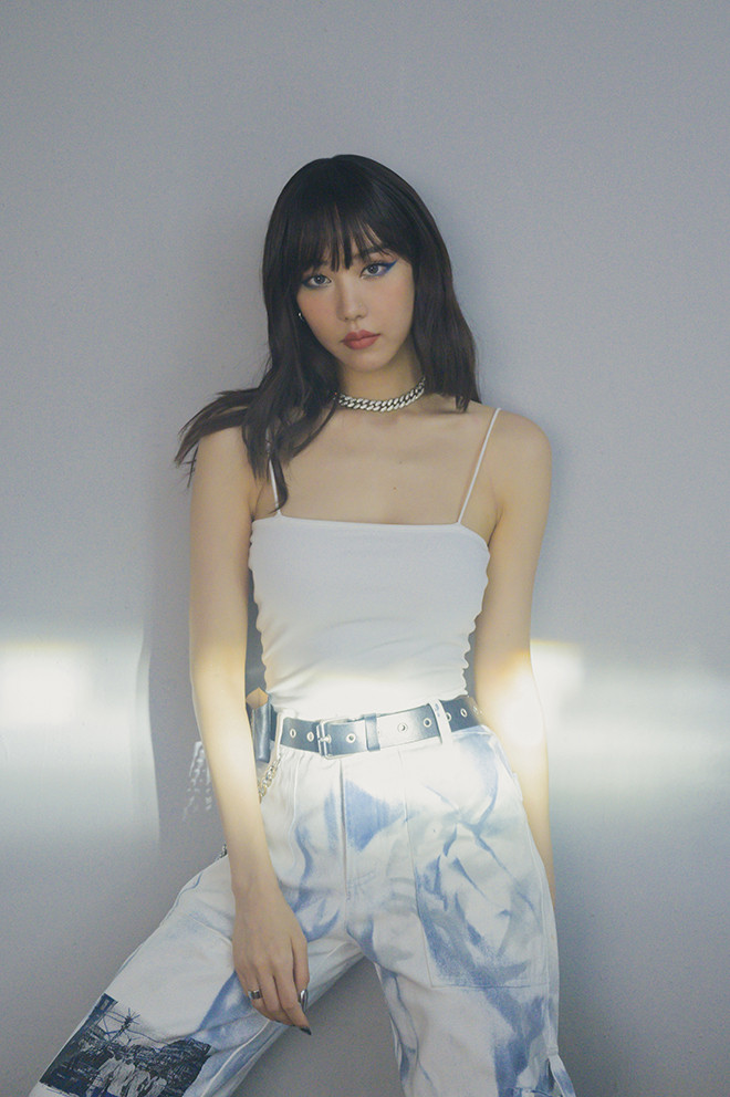 Đặc biệt, sau quá trình giảm cân thành công, nữ ca sĩ này đã có màn comeback khi khoe thân hình cực chuẩn khiến dân tình rần rần, ngưỡng mộ.