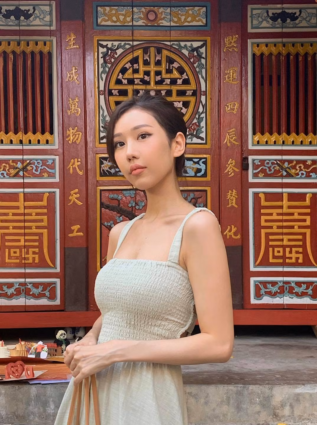 Sau thời gian thay đổi hình tượng từ đáng yêu ngọt ngào sang nữ tính, nữ ca sĩ Min thường xuyên nhận được lời khen bởi nhan sắc ngày càng thăng hạng.