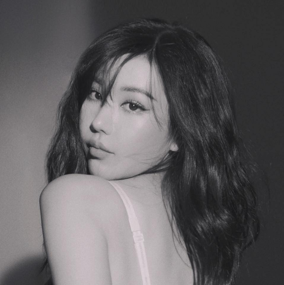 Lấn sân vào âm nhạc từ năm 2013, nữ ca sĩ này đã luôn cố gắng và đạt được nhiều thành tích đáng nể.