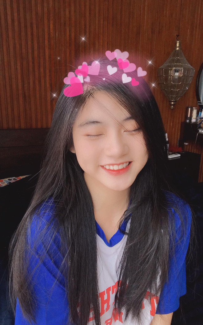 Không chỉ gây ấn tượng với những cuộc thi nhan sắc mình tham dự, Nam Phương còn khiến nhiều người chú ý khi mới đây trở thành bạn gái của streamer đình đám "Hoàng tử gió" Win. D.