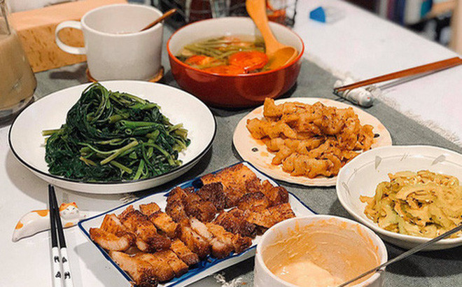 Những mâm cơm nhà đơn giản nhưng ngon mắt của chàng trai trẻ.